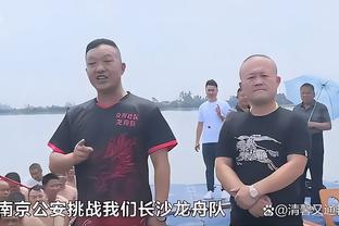 ?反观？老里和字母哥多次找裁判 交流下湖人对字母的犯规